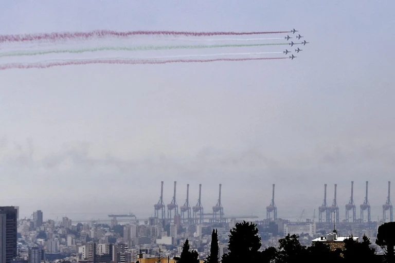 Des avions dans le ciel de Beyrouth