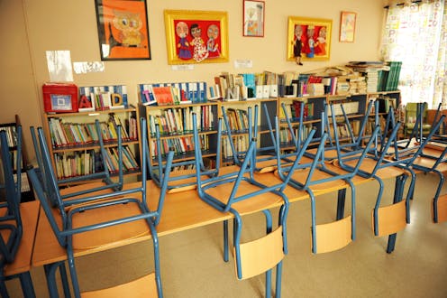 Comenzamos un curso incierto, sin saber bien qué nos vamos a encontrar a las pocas semanas de haber empezado. ¿Presencia en las aulas? ¿Distancia? ¿Sistema híbrido? ¿Presencia alternativa? En fin, son muchos los interrogantes que se plantean porque, efectivamente, nadie conoce cómo será la evolución de la COVID-19, que va a mandar en las decisiones institucionales para el mantenimiento del sistema, intentando que la calidad educativa se lesione lo menos posible.