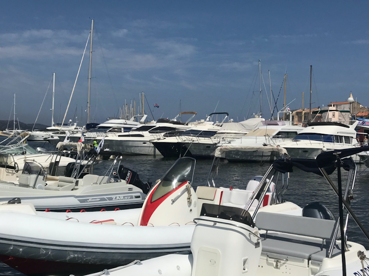 Port avec des yachts