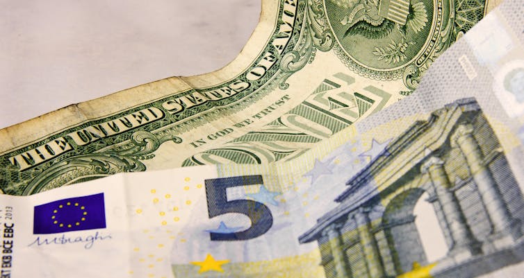 La inflación negativa ayudará a la recuperación de Europa y la debilidad del dólar a la de EE.UU. La inflación negativa ayudará a la recuperación de Europa y la debilidad del dólar a la de EE.UU.