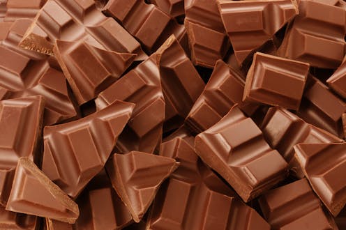 El chocolate es uno de los productos más consumidos del mundo desde hace generaciones. Los países europeos suelen encabezar la lista: en 2017 Suiza fue el mayor devorador de cacao per cápita, con un promedio de 8,8 kg consumidos por persona.