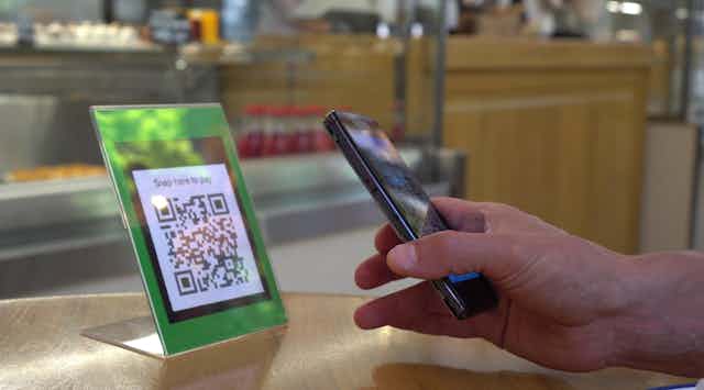 Cashless payment with smart phone