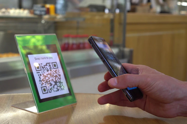 Cashless payment with smart phone