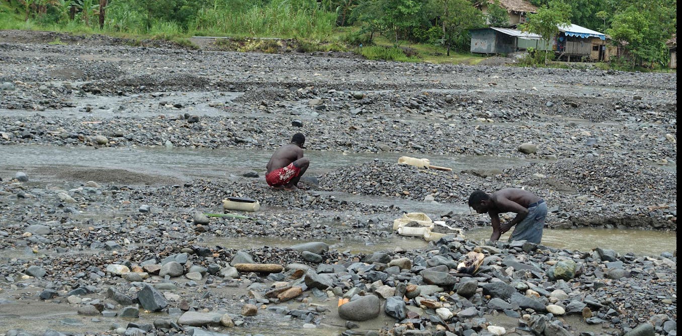 Perang brutal dan sungai-sungai yang tercemar setiap kali hujan: bagaimana sebuah ranjau menghancurkan sebuah pulau