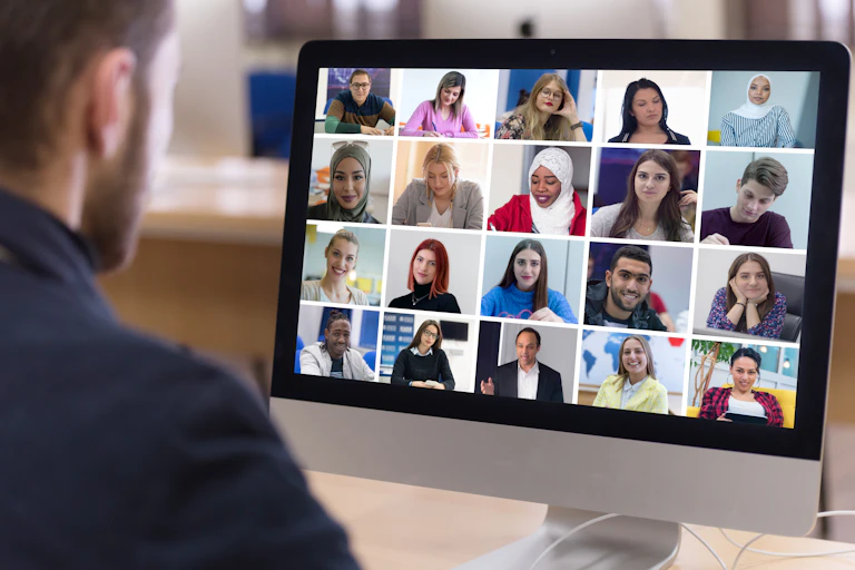 A videoconferencing screen with many faces.