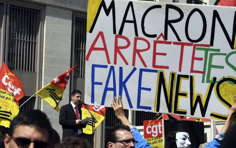 « Macron, arrête tes fake news »