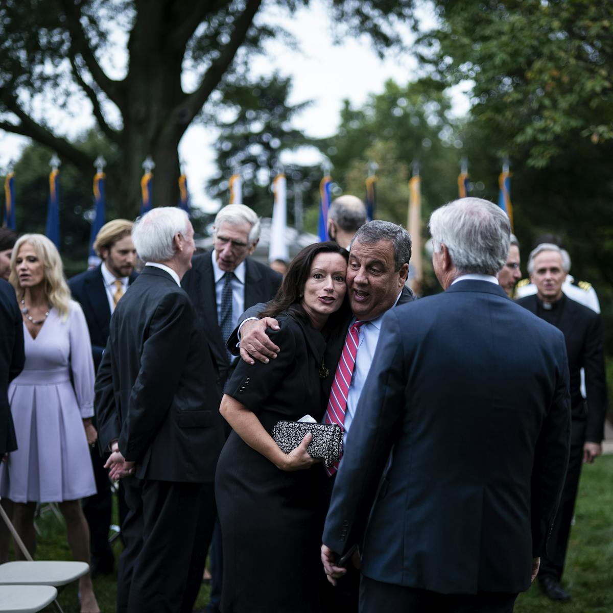 being outdoors doesn t mean you re safe from covid 19 a white house event showed what not to do
