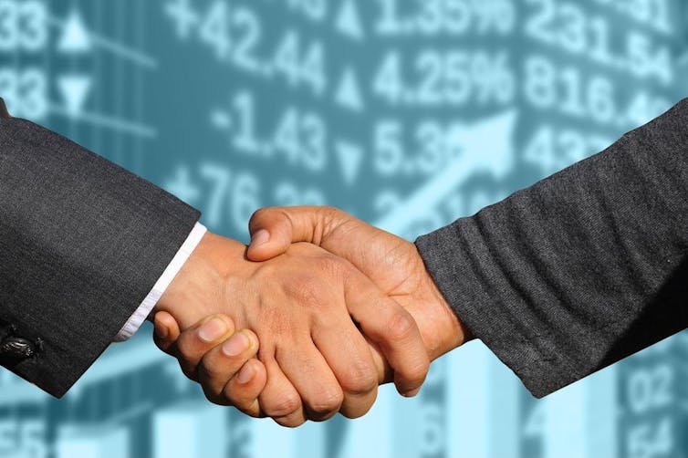 Une poignée de main