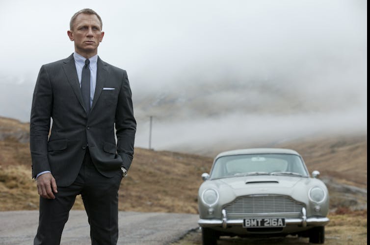 Daniel Craig as Bond