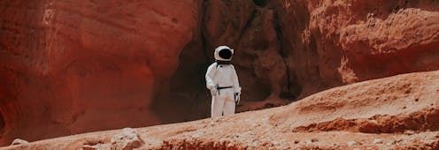 Hace décadas que el gran divulgador Carl Sagan imaginó magistralmente diferentes ambientes para la vida en un sistema solar que poco a poco íbamos descubriendo. En tiempos recientes, las especulaciones han ido dejando paso a evidencias firmes de que algunos de estos entornos tienen el potencial de albergar hábitats extraños pero sospechosamente familiares. Los últimos datos científicos nos permiten enfocar la búsqueda hacia los lugares que parecen más probables.