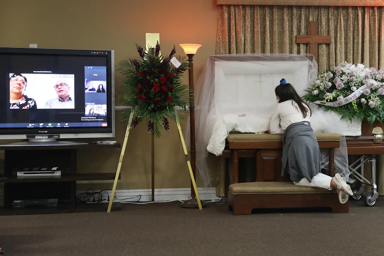 funeral of a man who died of COVID-19