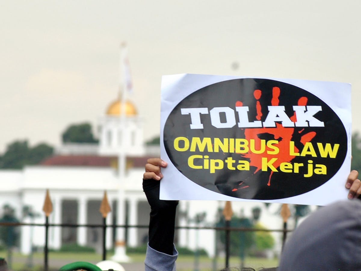 Ada Dua Peluang Membatalkan Omnibus Law Uu Cipta Kerja Sesuai Hukum Mana Yang Lebih Tepat