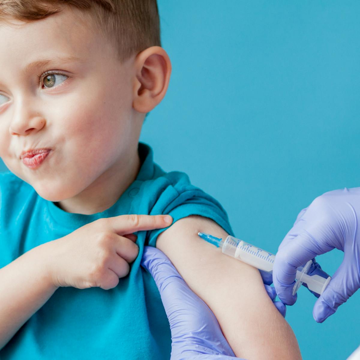 Dr. Naomi Wolf: Arzt macht schockierendes Eingeständnis zur Sicherheit von Covid-Impfungen für Kleinkinder