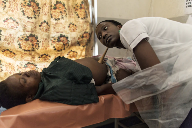 A midwive examines a patient