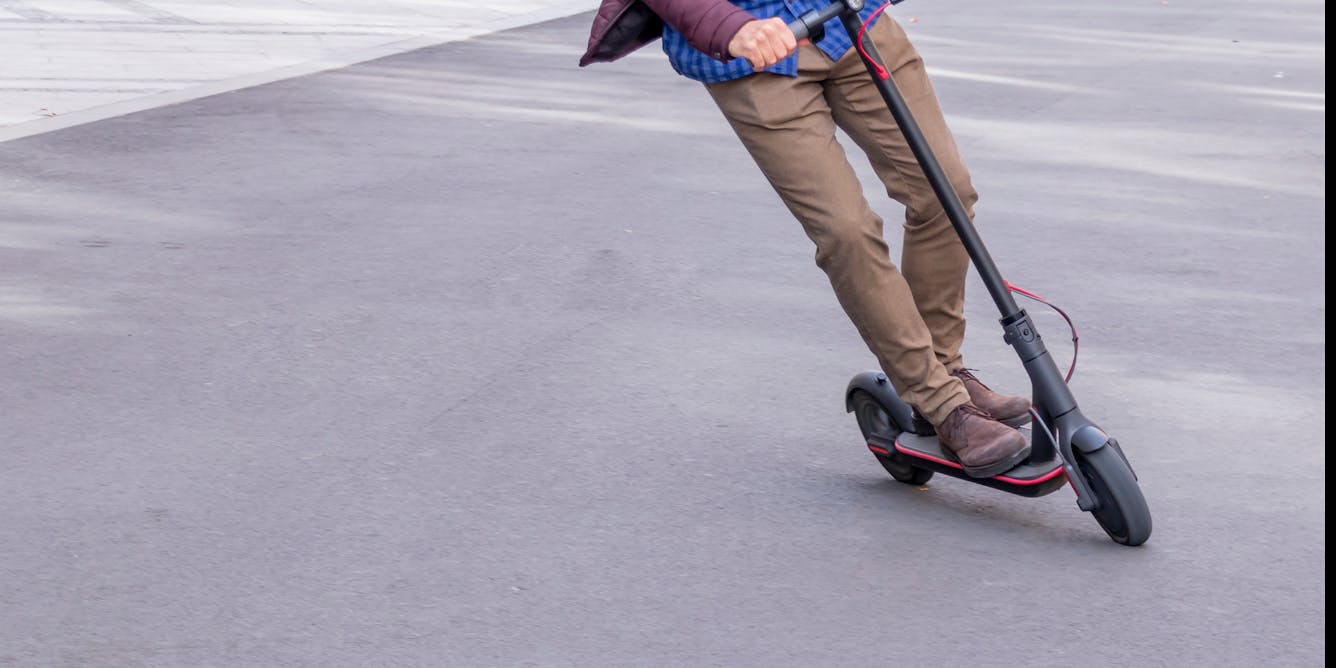 El patinete eléctrico ya está cambiando la movilidad urbana, pero también  tiene detractores que lo critican