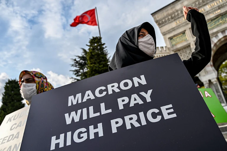 Manifestation anti-française à Istanbul