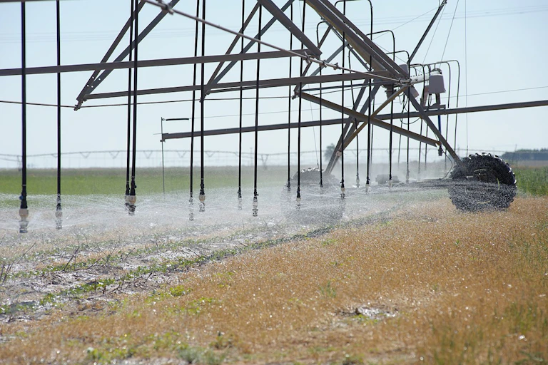 Center pivot irrigation system