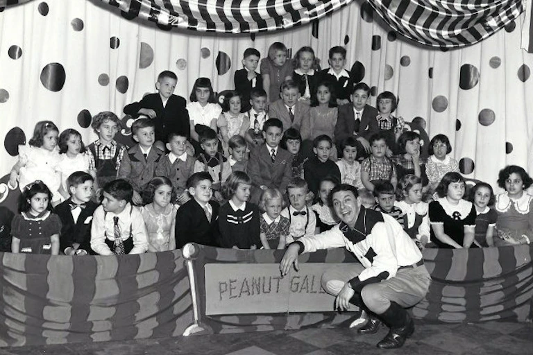 kid spectators and the host of Howdy Doody