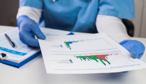 Dos cartas publicadas en The Lancet y The Lancet Public Health en los últimos meses defienden la necesidad de evaluar de forma independiente la respuesta española ante la covid-19. Estamos de acuerdo, pero nos gustaría complementarlas con tres puntos que nos acercan a la ciencia abierta. Nos referimos a la confusión terminológica, la calidad de los datos y su disponibilidad.