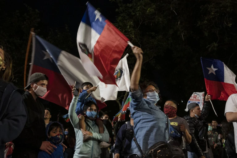 Demonstrators with Chilean flags