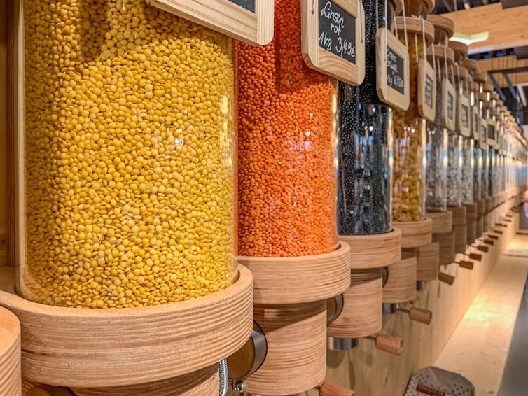 Dispensers for cereals, nuts and grains in zero waste grocery store