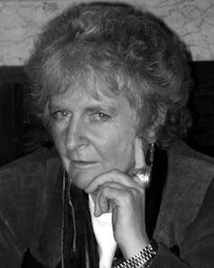 Black and white photo of the artist Maggi Hambling.