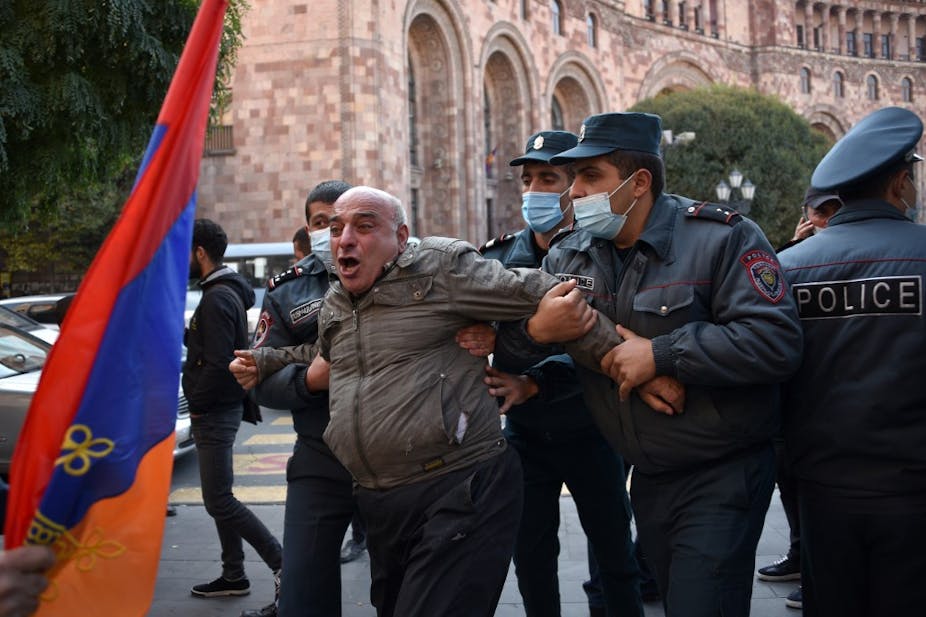 Arrestation d'un manifestant à Erevan