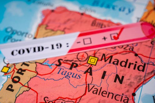 Las comunidades autónomas son la primera fuente de información sobre la covid-19 en España. En la práctica, han coincidido en ofrecer los datos mínimos sobre la pandemia de forma diferente. Han empleado herramientas y formatos distintos, cambiantes sin previo aviso y, muchas veces, confusos.