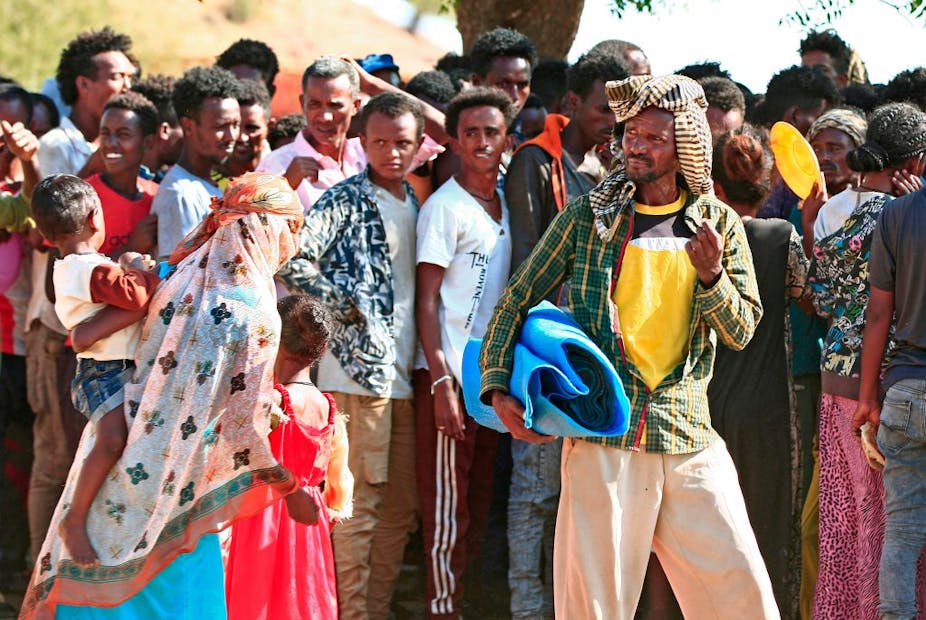 A crowd of Ethiopians fleeing conflict in the Tigray region.