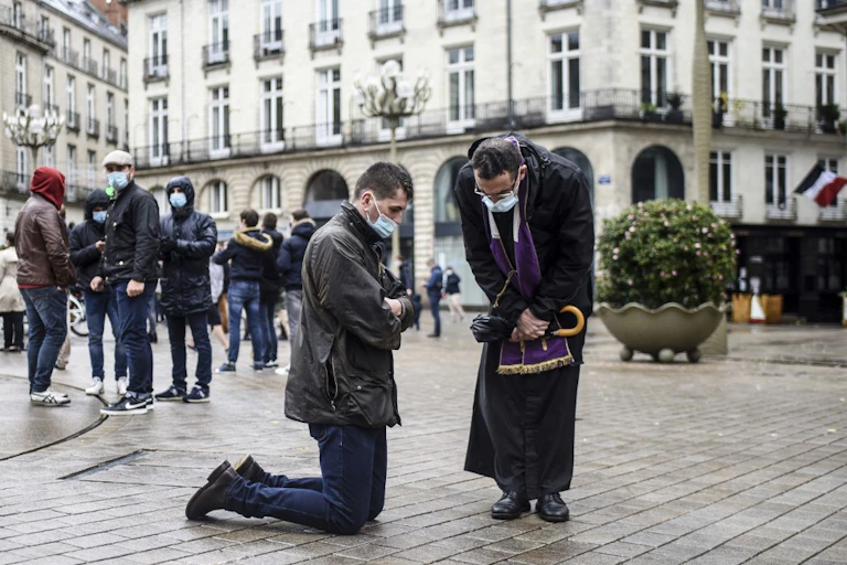 Manifestation pour la messe durant le confinement en France