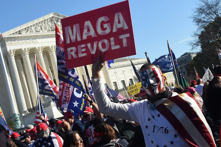 Manifestants pro-Trump devant la Cour suprême