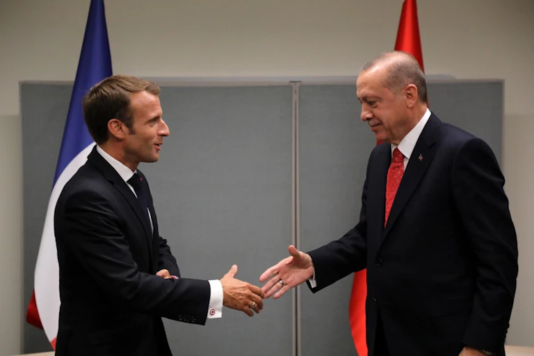 Le président français Emmanuel Macron rencontre son homologue turc Recep Tayyip Erdogan