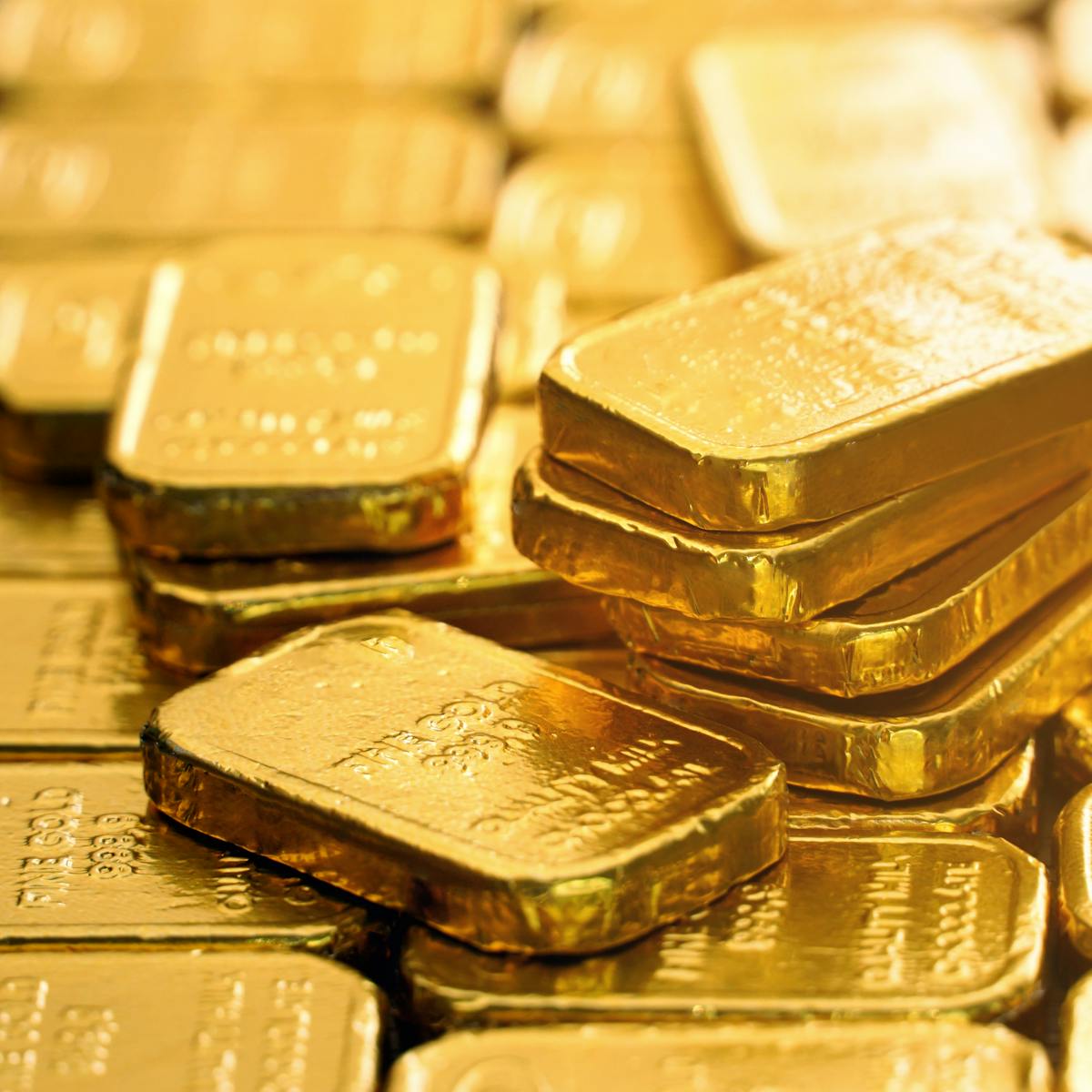 What's the gold standard, and why does the US benefit from a dollar that  isn't tied to the value of a glittery hunk of metal?