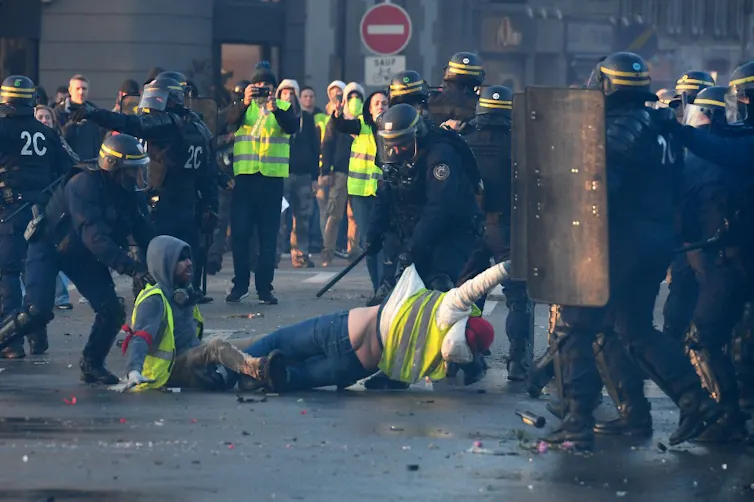 Police et gilets jaunes à Quimper, 17 novembre 2018