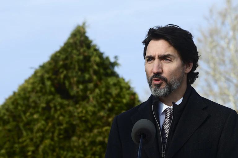 Justin Trudeau announces a bill to reporters