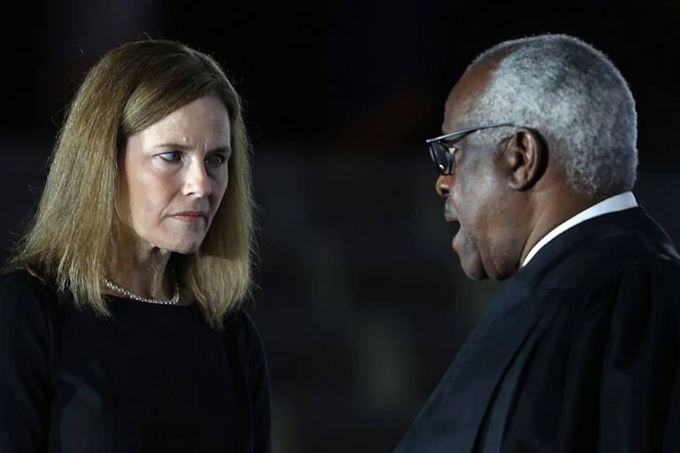 Amy Barrett et Clarence Thomas