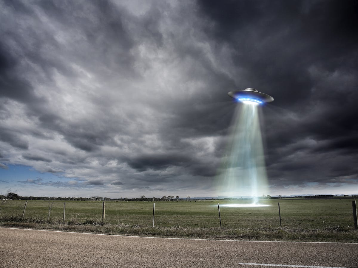 I M An Astronomer And I Think Aliens May Be Out There But Ufo Sightings Aren T Persuasive