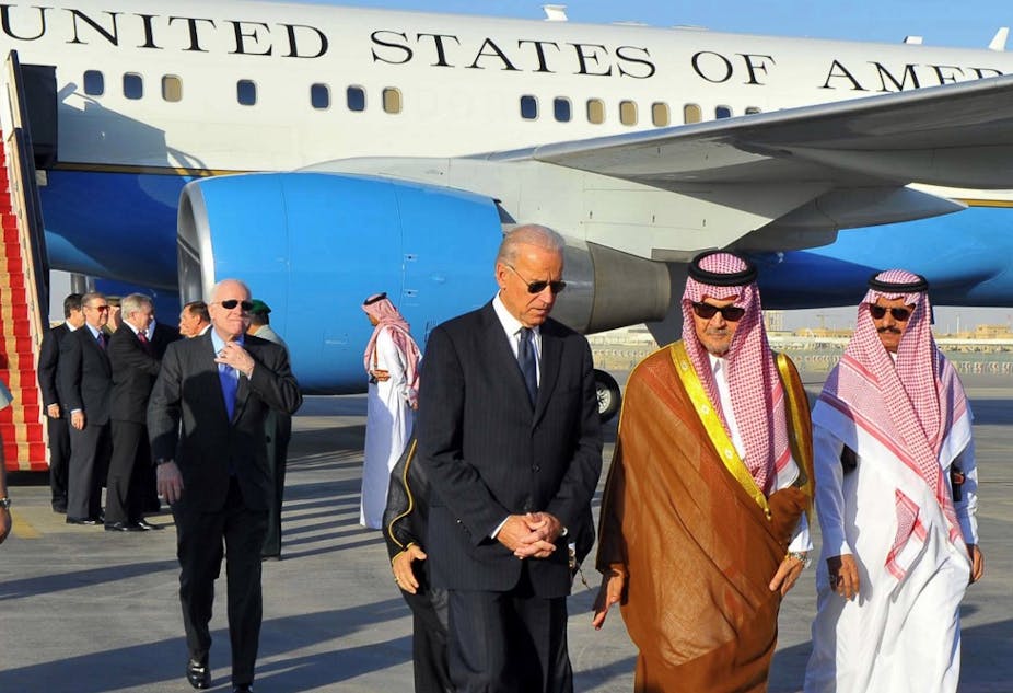 Joe Biden et des officiels saoudiens