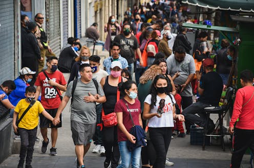 En los últimos meses, la mascarilla o cubrebocas se volvió una fuente de controversias. La confrontación pública apareció entre los que promovían el uso obligatorio y aquellos que defendieron la libertad de decidir.