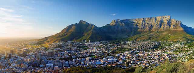 Panoramic view of the city of Cape Town with Table Mountain in the background.