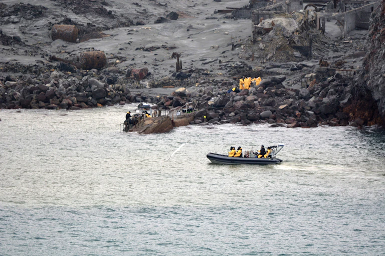 Rescue operation at Whakaari/White Island