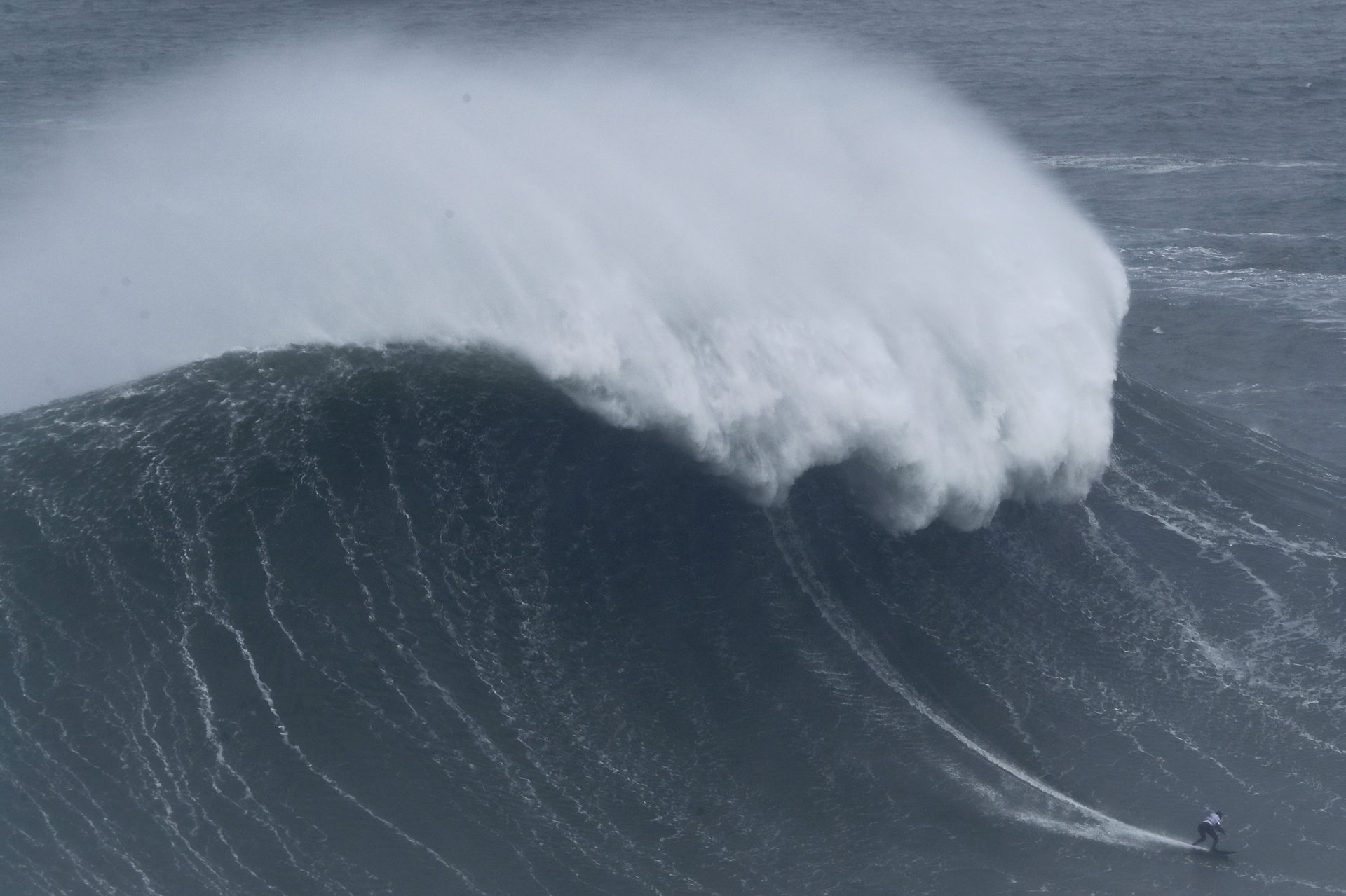 What makes the world's biggest surfable waves?