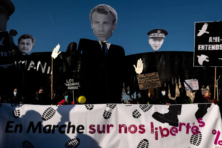 Effigies d’Emmanuel Macron, Gérard Darmanin (ministre de l’intérieur) et Didier Lallemant (préfet de police de Paris) lors de la marche pour les libertés le 28 novembre