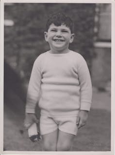 Black and white photo of young boy, who would become neurologist Oliver Sacks