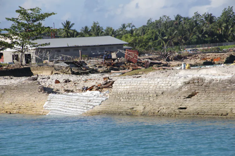 Dinding laut di Kiribati