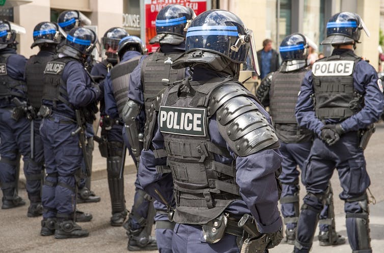 Police encadrant une manifestation