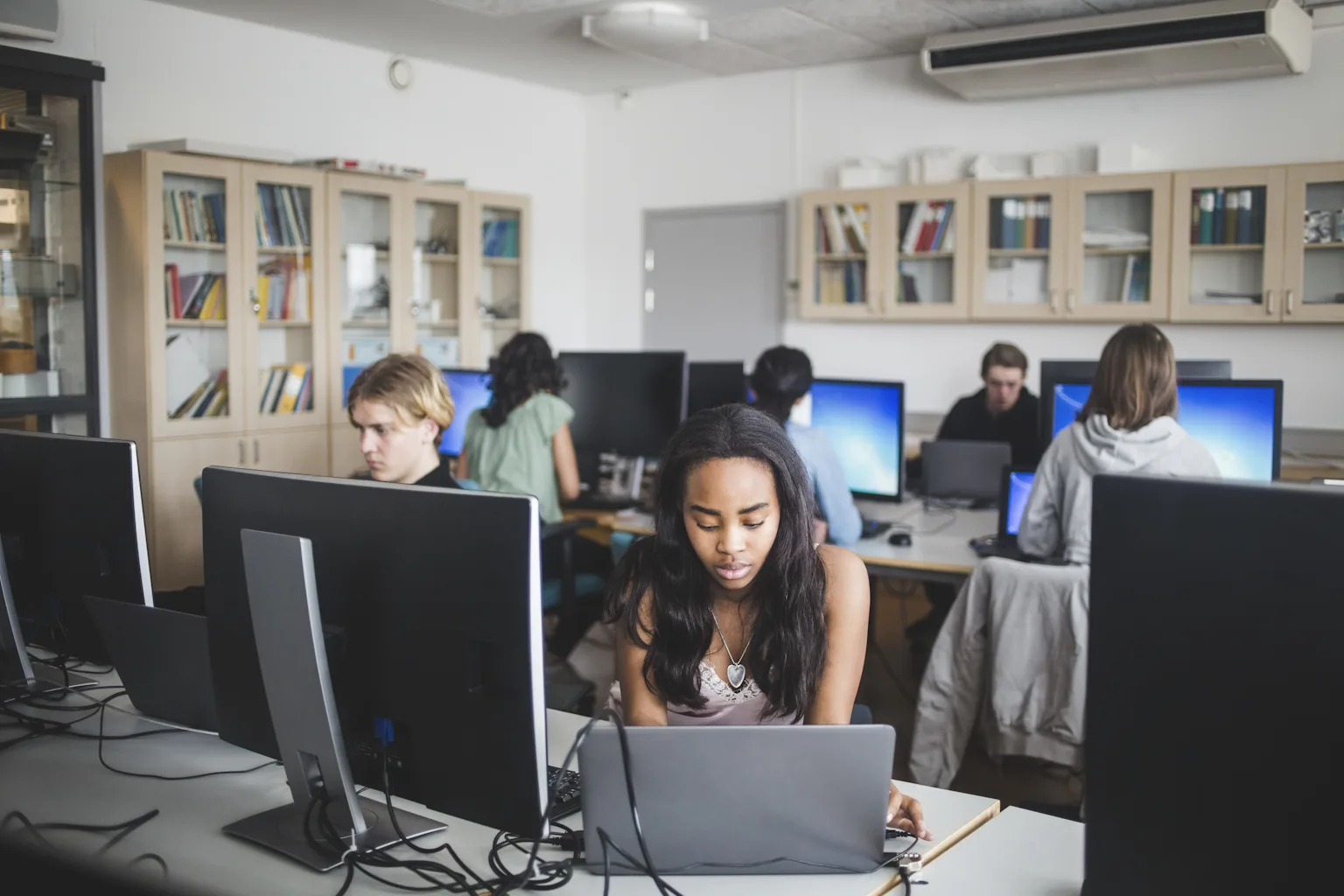 Computer science jobs pay well and are growing fast. Why are they out ...