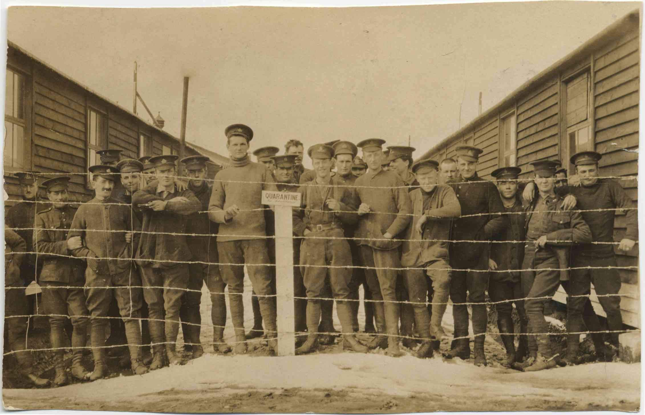 Soldados canadienses destacados en Europa durante la Primera Guerra Mundial, en cuarentena por sarampión. University of Victoria Libraries / Flikr