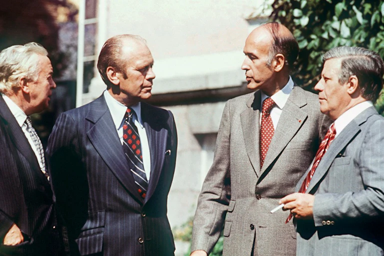 Valéry Giscard d'Estaing et les leaders britannique, américain et ouest-allemand en 1975. britannique, américain et ouest-allemand