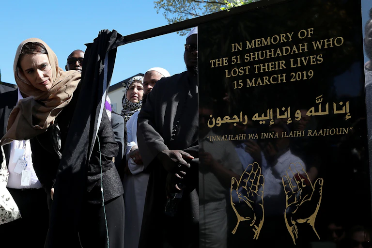 Jacinda Ardern unveiling a plaque,
